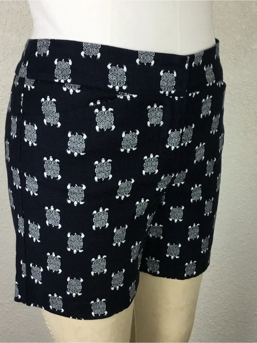 Navy Patterned Cotton Blend Shorts Ann Taylor Womens Size 2 Blue turtle Cotton